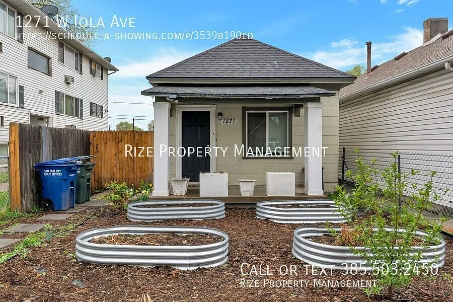 1271 W Iola Ave