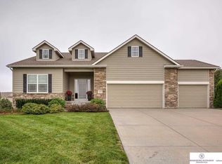 20019 Covington Cir, Gretna, NE 68028