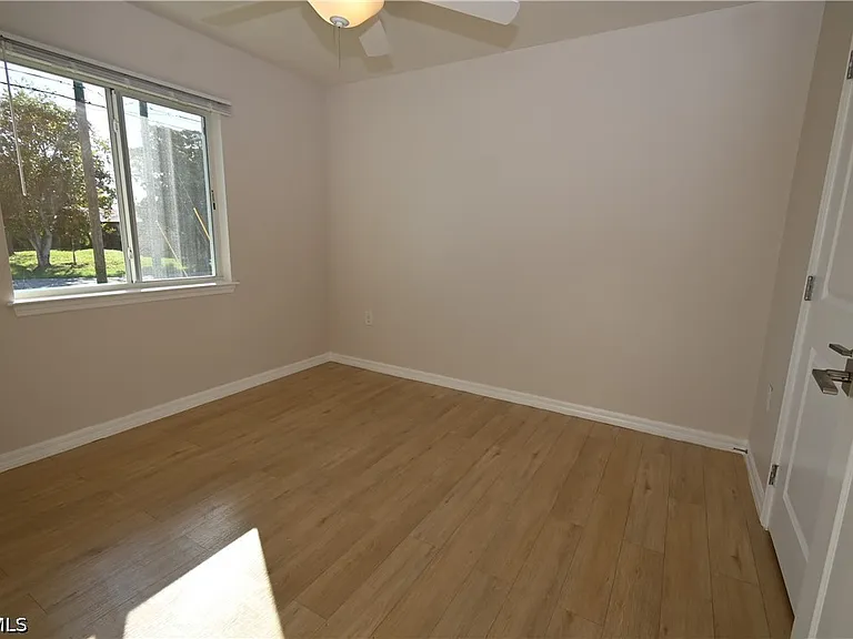 1914 NE 13th Pl — Photo 15