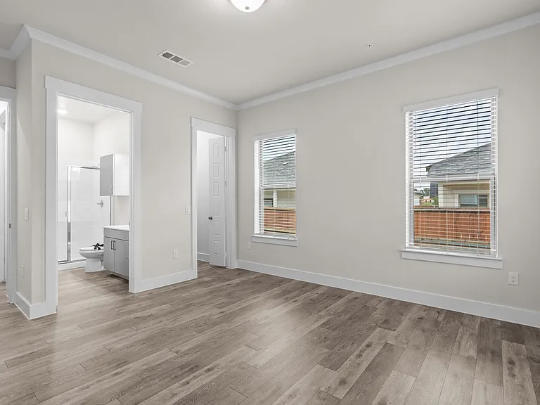 Large Bedroom Large Bedroom