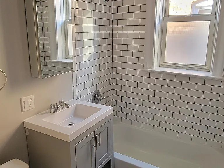 355 Danforth Ave #AE — Photo 4