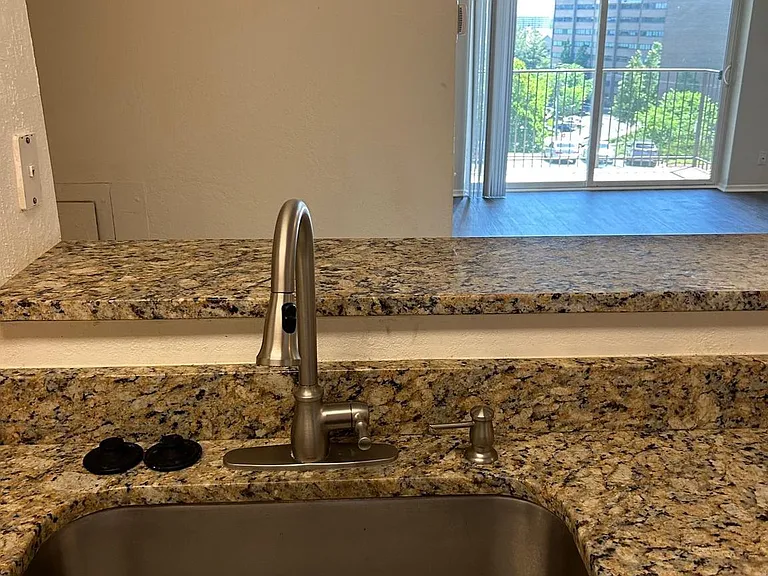 75 S Reynolds St #212 — Photo 2