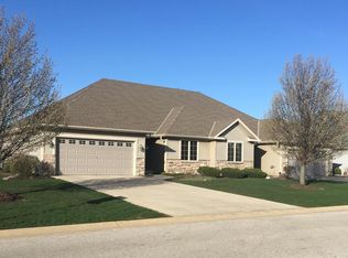 9922 Prairie Crossing Dr, Franksville, WI 53126