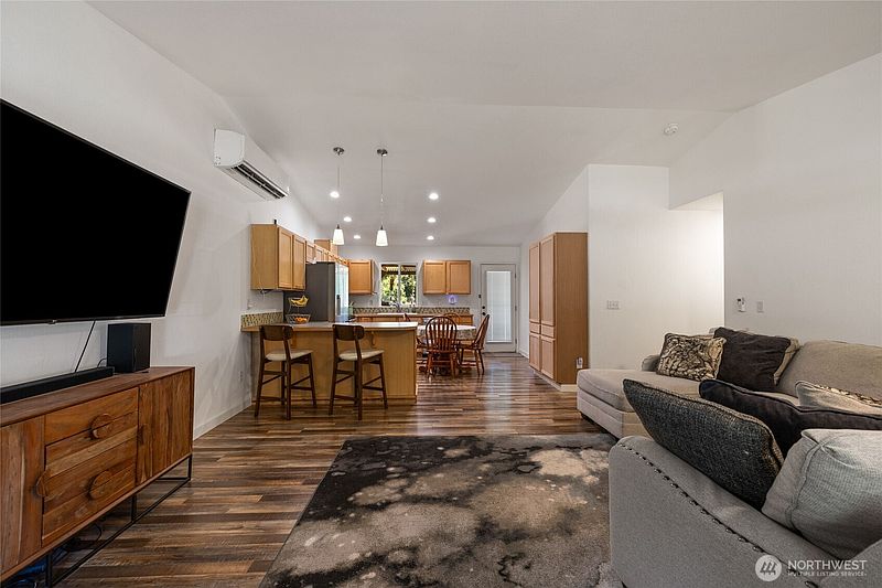 4th image of 6503 173rd Avenue SW