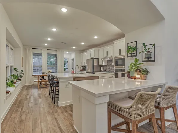 530 W Cascade Heights Dr, Montgomery, TX 77316