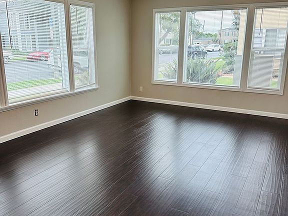 2nd image of 4639 N Banner Dr #305-1