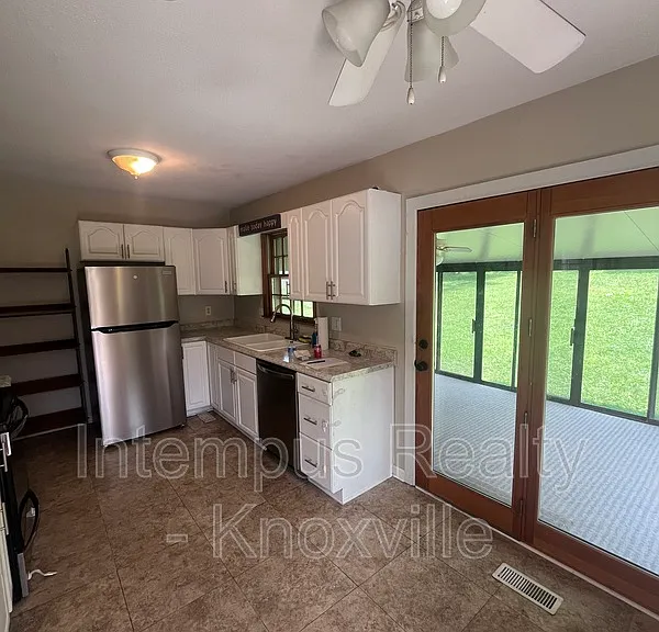 7931 W Cliff Dr — Photo 8