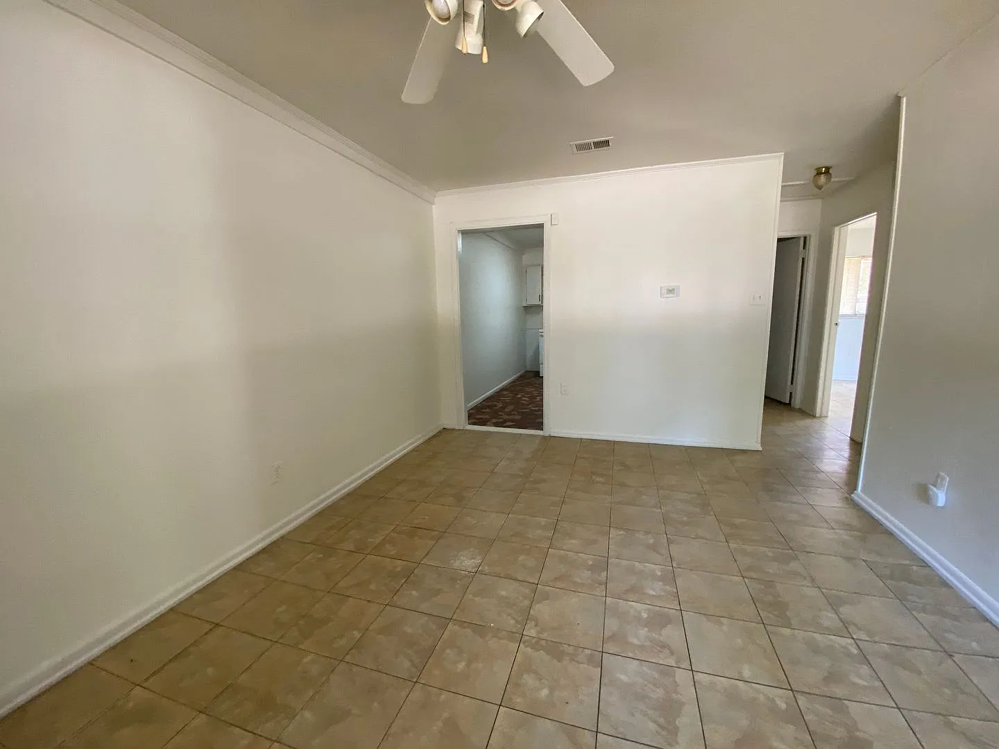 1801 Fairlane — Photo 2