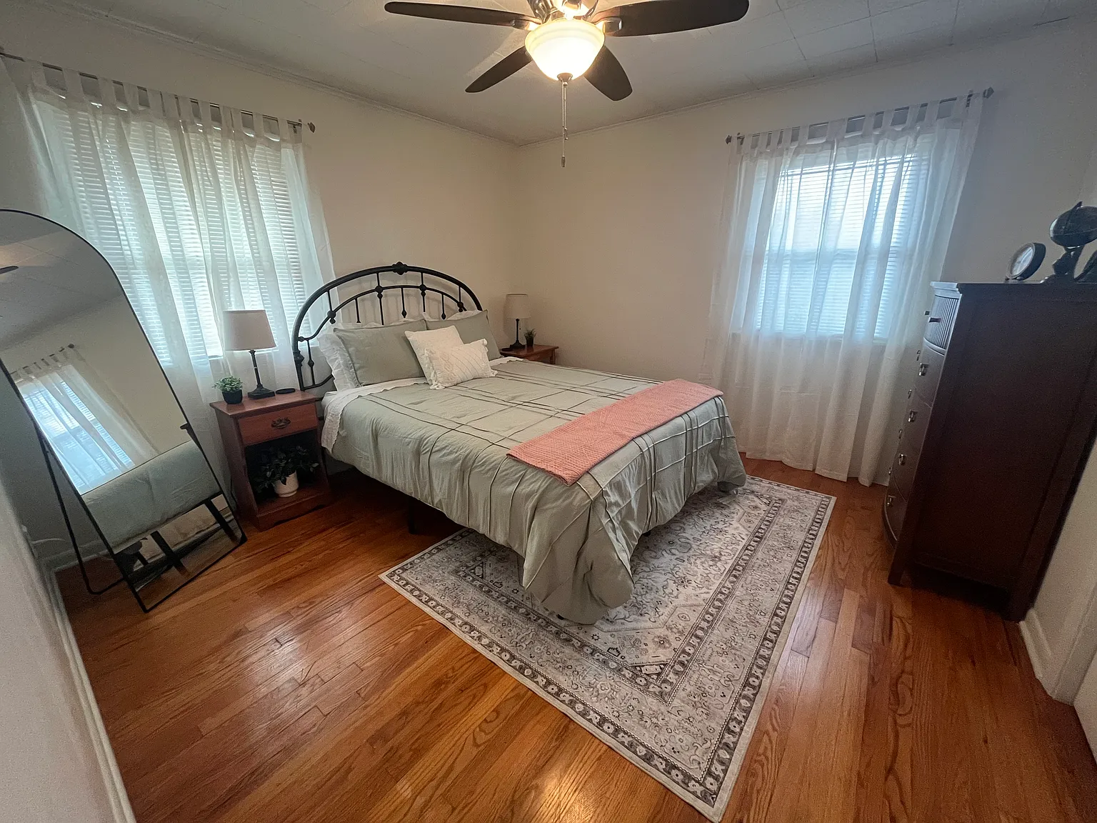 3 bed, 1.5 bath, 1292 sqft, $1,600 — Photo 4