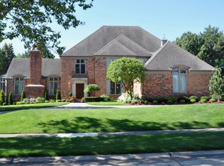 1935 Sutton Place Dr, Troy, MI