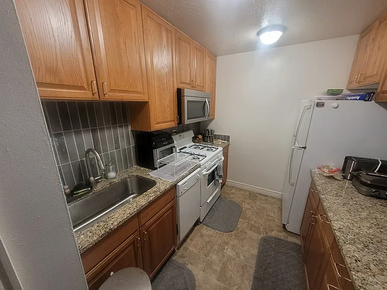 1227 N Camelot Dr — Photo 3
