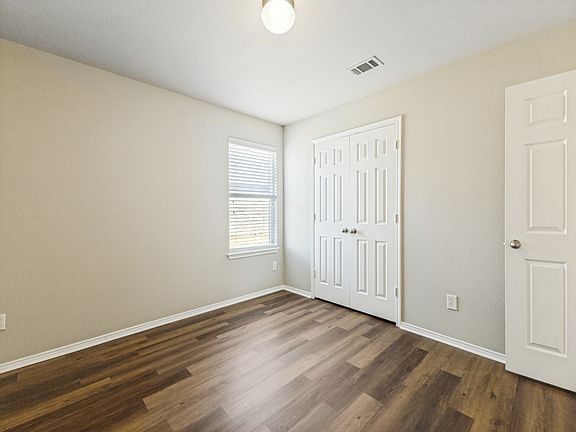 3rd image of 76 Daisy Dr