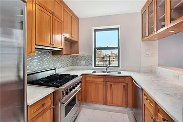 Rented by R New York