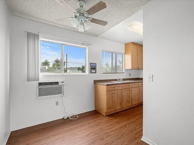 Tally Ho Apartments — Photo 5