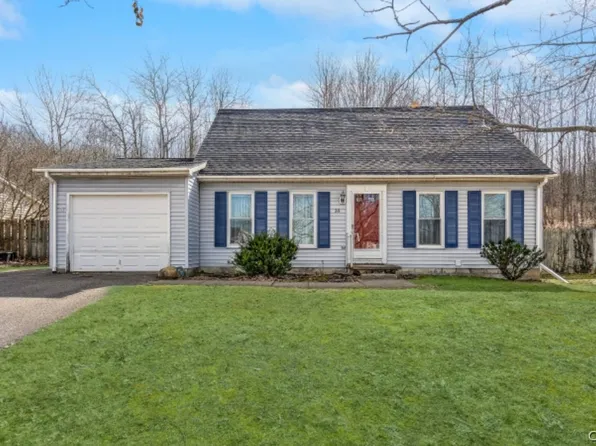 38 Sunnyfield Dr, Cortland, NY 13045