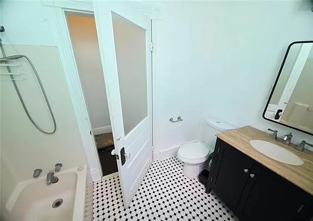 421 S Genois St — Photo 4