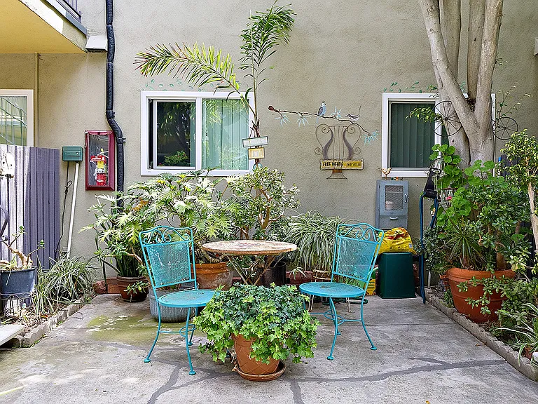Vogue Manor — Photo 7