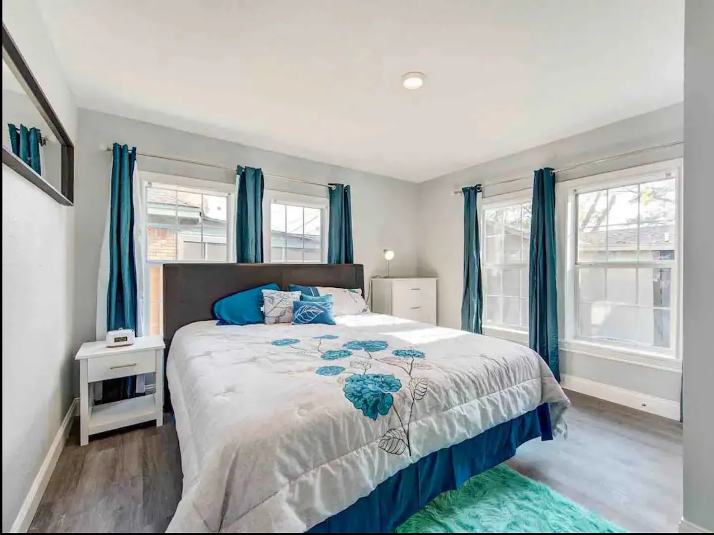 New Modern Getaway 10mins downtown/Astros/Med Cent — Photo 1
