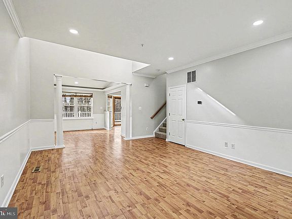 4th image of 455 Deerhill Cir