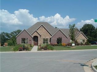 8751 Crest Ln, Springdale, AR 72762