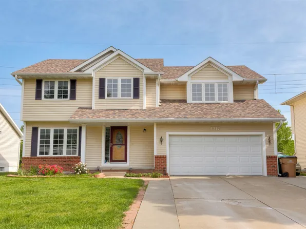 9217 Ridgeview Dr, Johnston, IA 50131