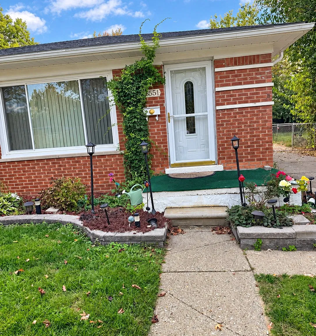 3 bed, 1024 sqft, $1,650 — Photo 2