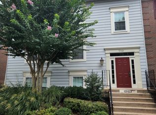 12103 Greenwood Ct APT 201, Fairfax, VA 22033