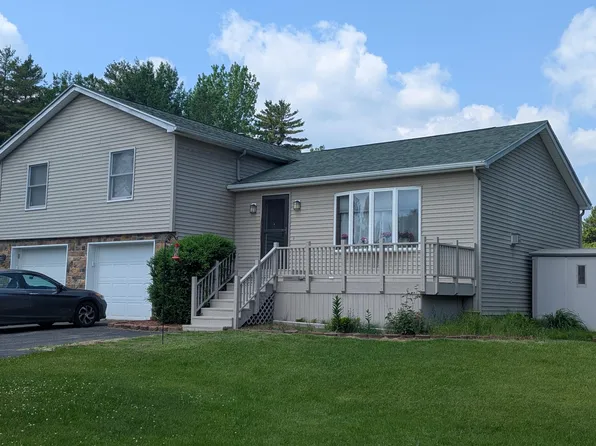 12 Woodland Hills Dr, Morrisonville, NY 12962