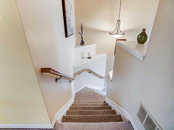 5th image of 5806 Stonebridge Cir #303