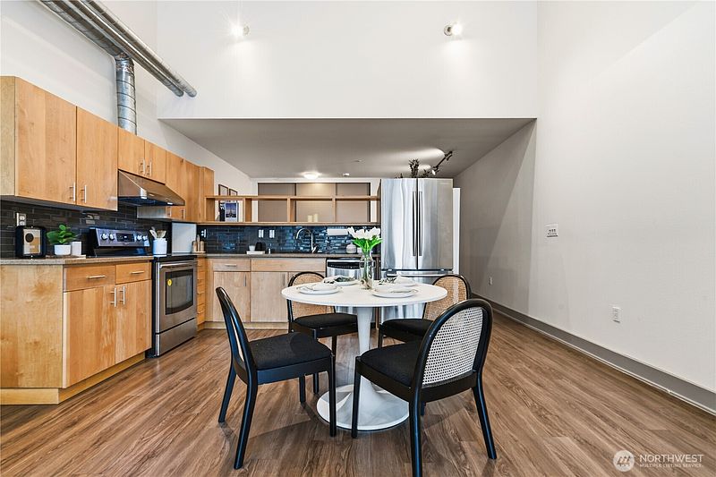 4th image of 2015 Terry Avenue #406