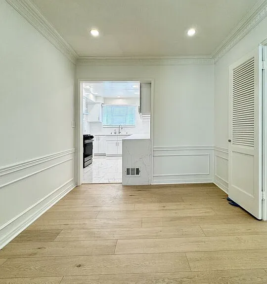 408 1/2 S Spalding Dr — Photo 12