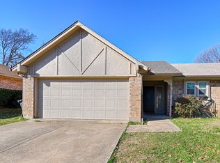 2506 Oak Leaf Dr, Arlington, TX 76006