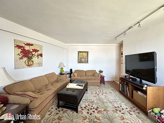 4th image of 3410 N Lake Shore Dr APT 12F