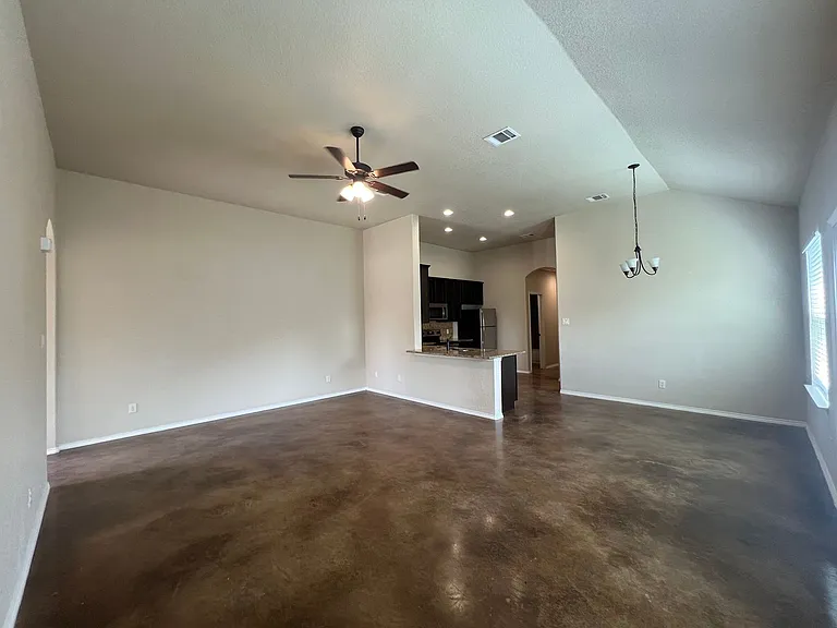 115 Stacy Ln — Photo 4
