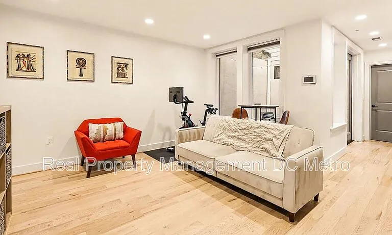 811 Upshur St NW #1 — Photo 14