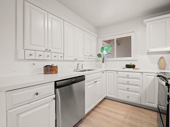 5th image of 2060 Starling Way