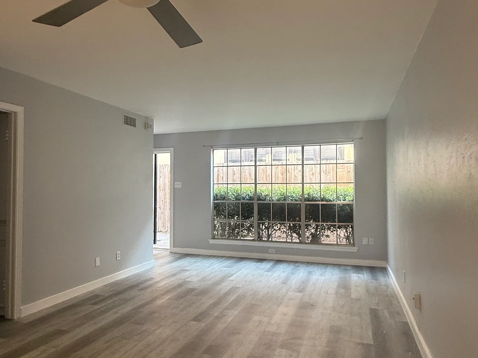 2 bed, 900 sqft, $2,500 — Photo 4
