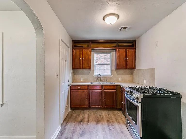 1501 NE Grand Blvd — Photo 4
