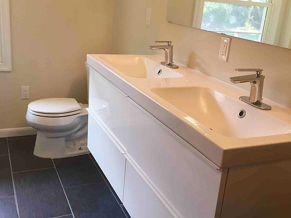 4th image of 2625 Greenbriar Ln