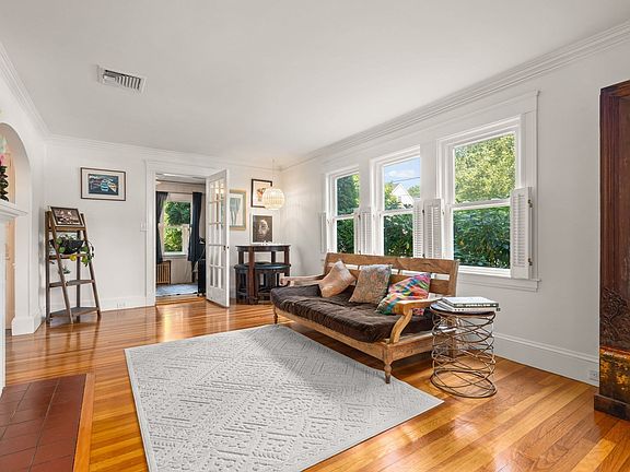 5th image of 24 Holland St