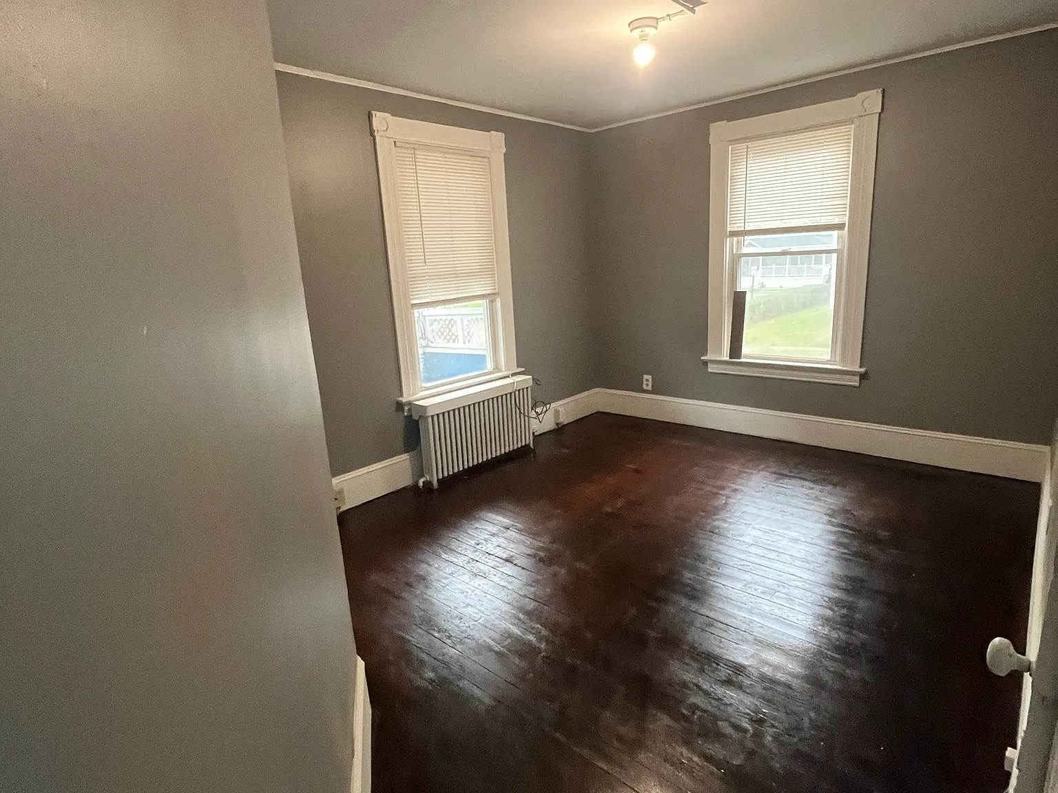 3 bed, 1.0 bath, 1050 sqft, $1,750 — Photo 3