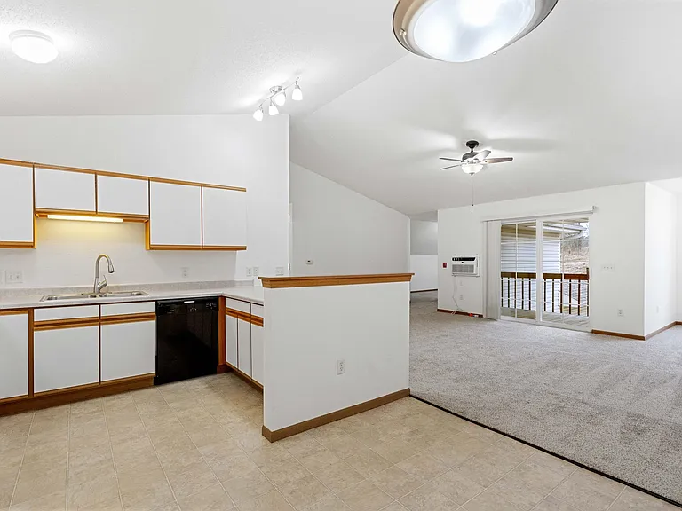 400 Stonefield Cir — Photo 4