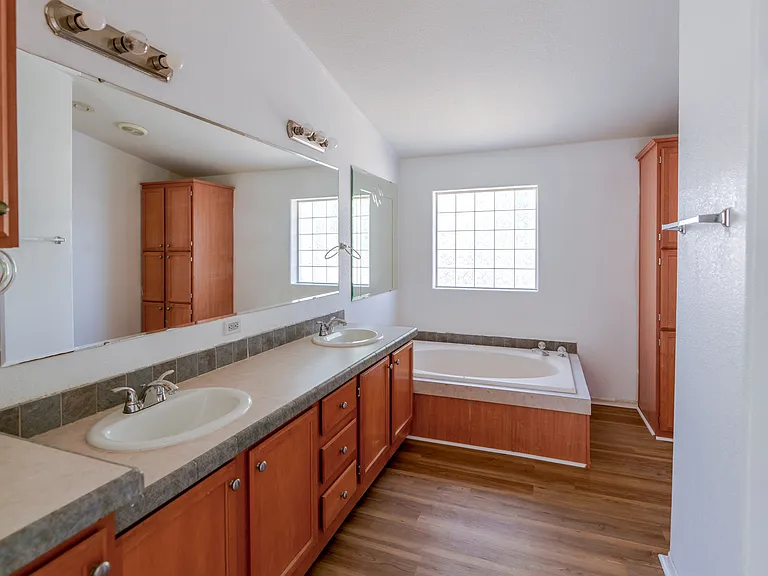 25120 Charina Rd — Photo 15