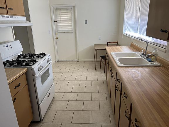 3rd image of 2139 Sweetbrier St
