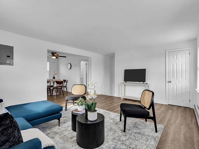 Maple Court Apartments — Photo 59