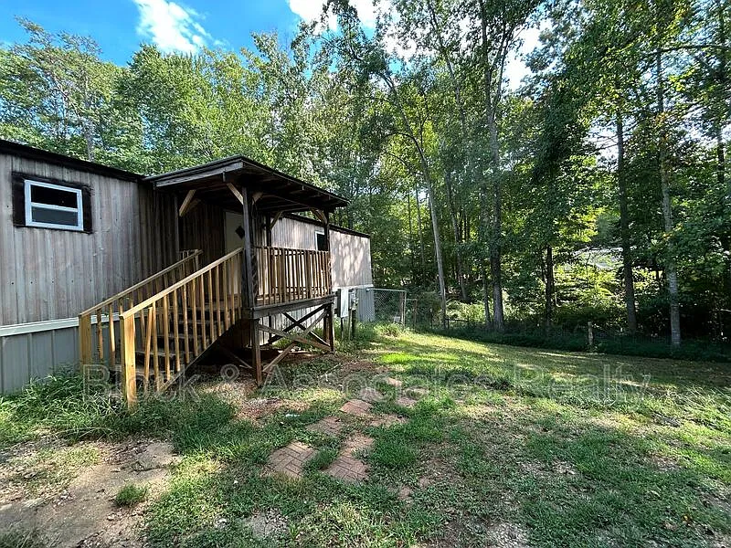3 bed, 2.0 bath, $1,175 — Photo 2
