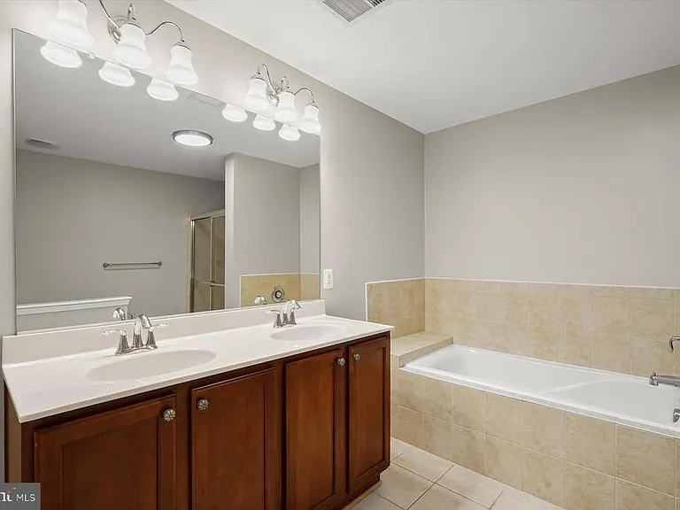 11214 Wortham Crest Cir — Photo 39