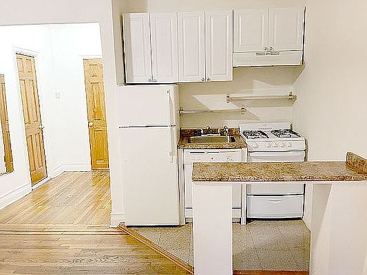 3rd image of 239 E 39th St APT 3R