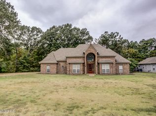 1133 Greers Landing Dr, Hernando, MS 38632