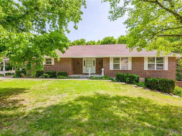 12407 E Park St, Sugar Creek, MO 64054
